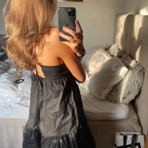 Zara klänning - Fin slutsåld zara klänning, knappt använd. Köptes för 400kr säljer nu för bud❤️