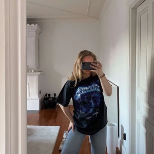 Graphic T - Lägger upp denna ascoola Metallica t shirten igen pga en oseriös köpare (så sjukt tråkigt) den hade många intresserade förra gången så ja hoppas på det nu igen💙