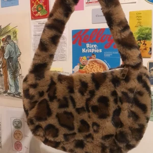 y2k cheetah print baguette - fluffig baguette bag 