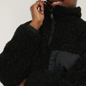 Teddyjacka från nakd  - Säljer min Teddyjacka från nakd. Nyskick och endast provad. Köparen står för frakten, 80kr. Annars kan jag mötas upp i Gävle.