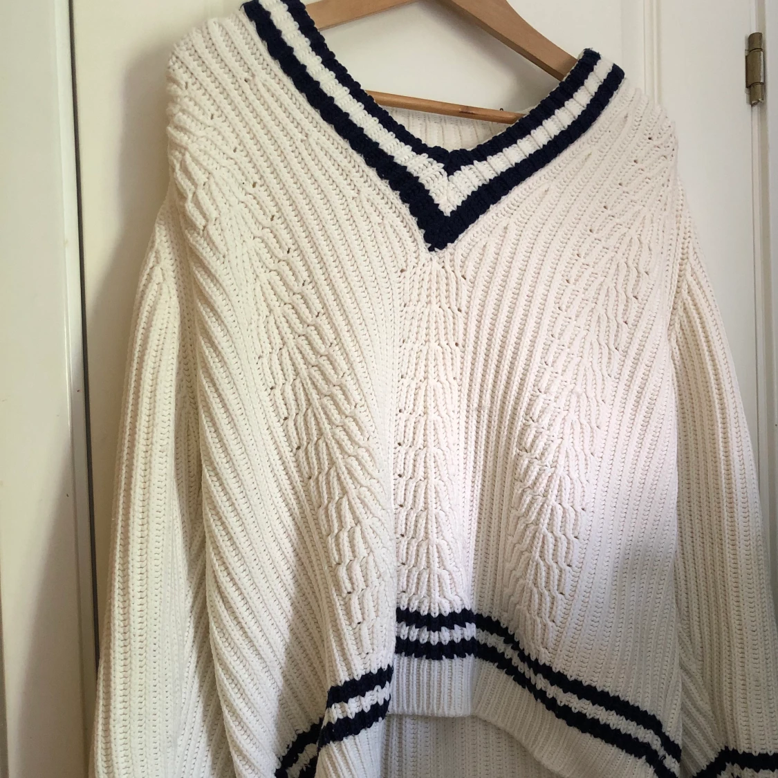 Vit, stickad tröja - 91