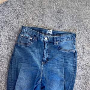 blåa jeans från Lager157 stl.L inte för stora eller för små utan normala i storleken