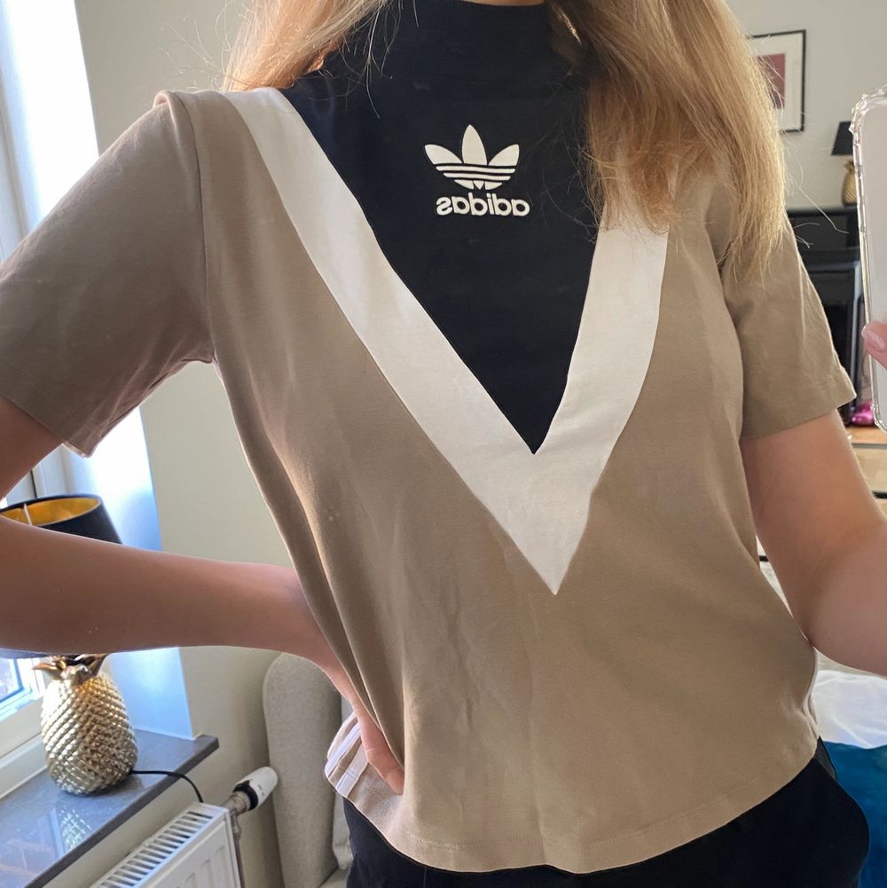Unik tröja från adidas i nyskick. Passar även strl S. Pris går att diskutera! Exklusive frakt 💕 . T-shirts.