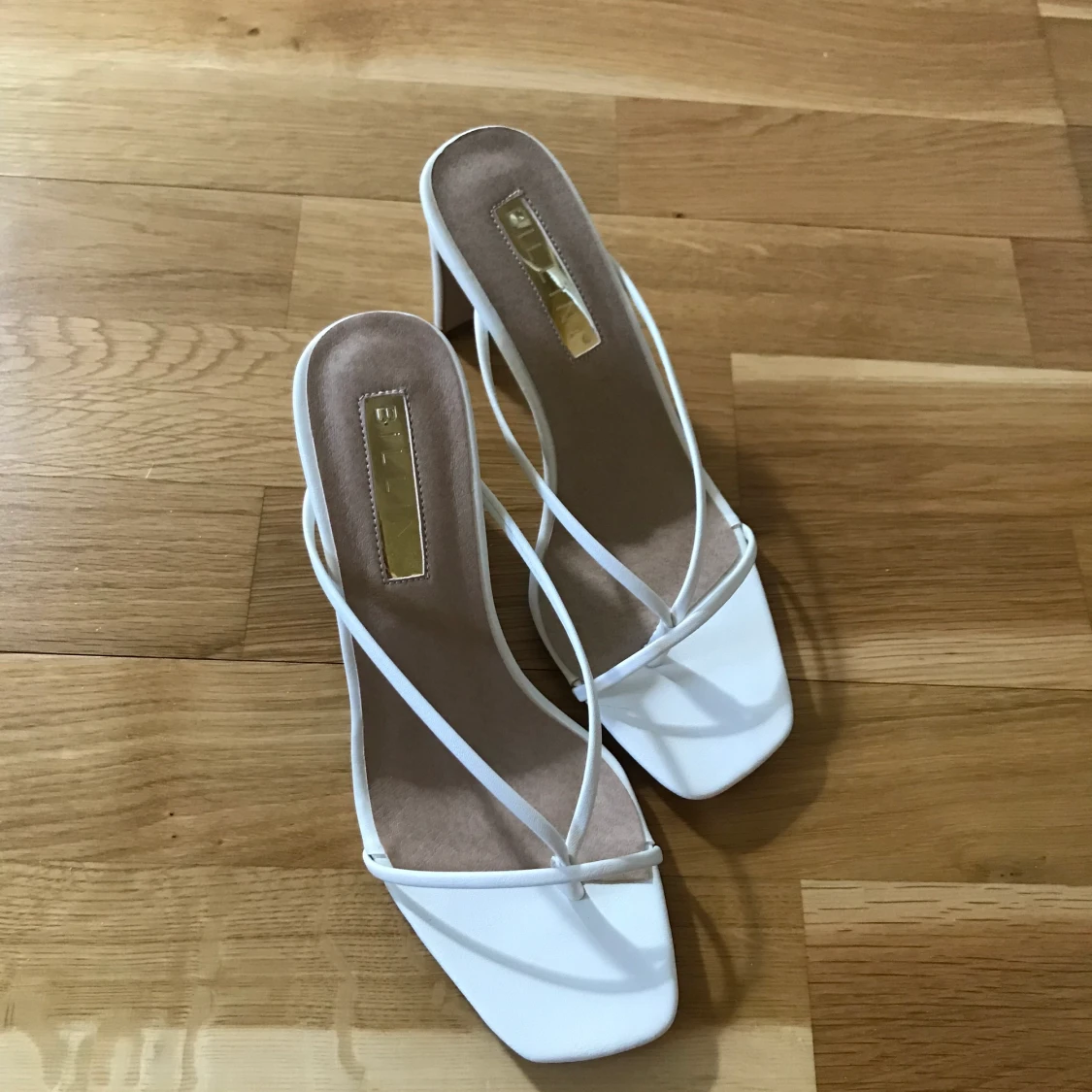 Vita klackskor  - 90