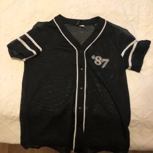 Tröja - En genomskinlig tröja