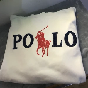 Polo Hoodie stl M men mer som s - Hej, säljer en fin hoodie i fint skick som ny. Stl M men känns mer som s. Har inte använt den utan den är bara prövat.😊