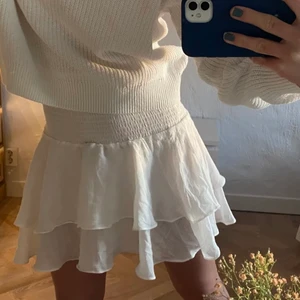 Volangkjol  - ❗️Lånade bilder❗️ Intressekoll på denna superfina volangkjol. Bud från 100kr, höjning med 10kr för varje bud.🥰 Bud sker i kommentarerna!! Bud: 170kr+frakt (avslutas 20/5 16:00)