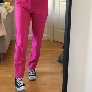 Rosa kostymbyxor  - Säljer dessa rosa kostymbyxor✨