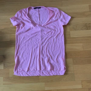 t-shirt - Den är aldrig använda 