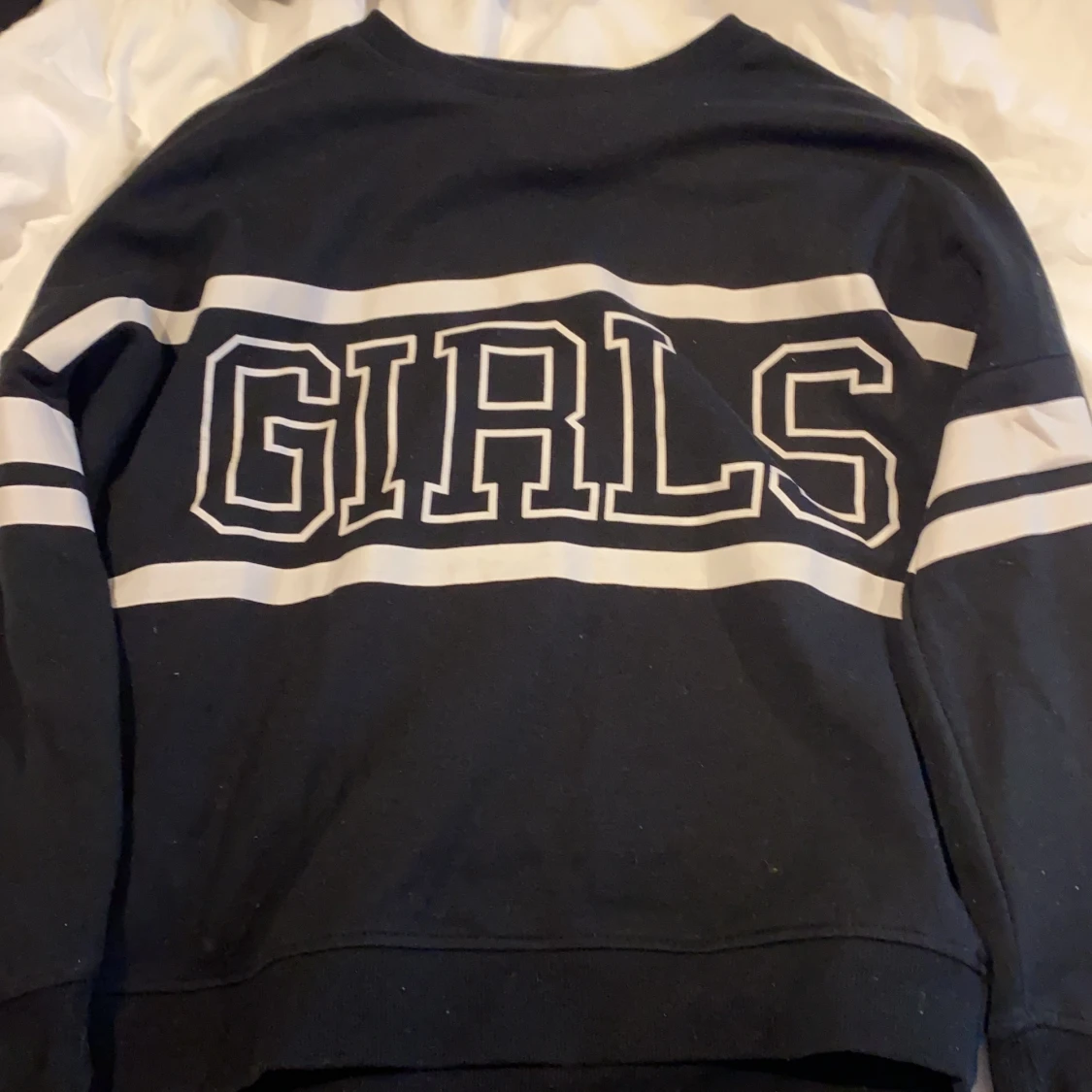 Svart hoodie med trycket girls - 91
