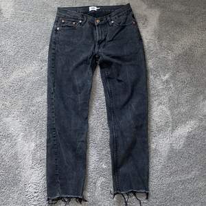 Svarta jeans från lager 157 som är lågmidjade. Kommer självklart strykas innan den skickas☺️