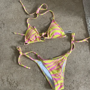 Bikini  - Bikini, fick med två i beställningen så säljer den ena. Super snygg på med justerbara band! BUD: 200