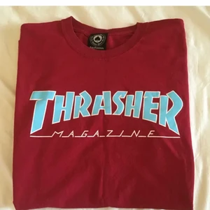 Thrasher tshirt  - Röd tröja från thrasher. I princip nyskick. Köparen betalar frakt.