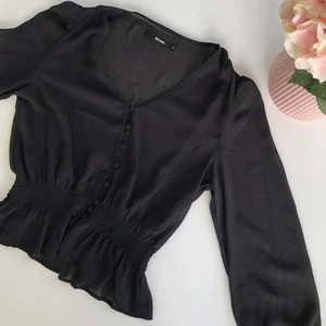 Genomskilnig blus  - Från bik bok i storlek xs. Pris 120kr inklusive frakt!💞✨ Perfekt skick!