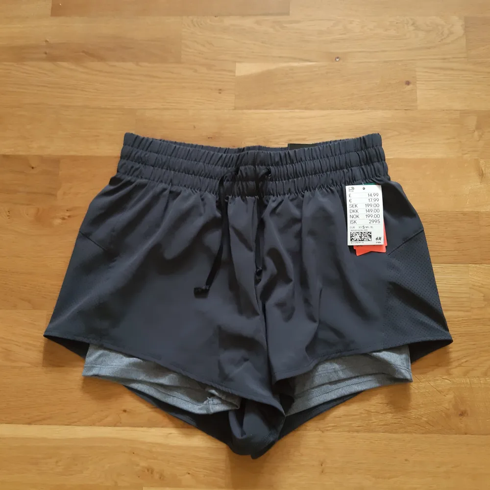 Never worn ! Tag is still on ! Brand new sport shorts. Running. Grey shades. 200kr full price.. Shorts.