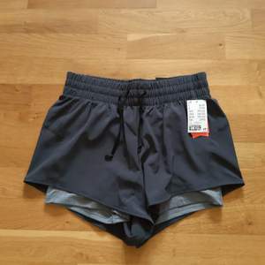 Never worn ! Tag is still on ! Brand new sport shorts. Running. Grey shades. 200kr full price.