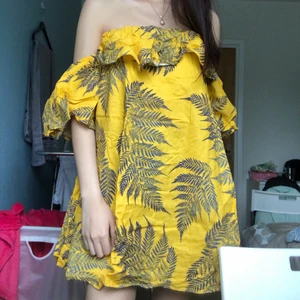 Jättesöt gul klänning - Ett söt klänning för sommar aldrig använd.