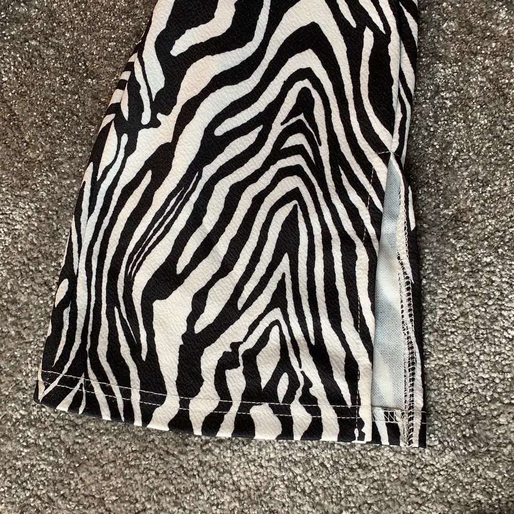 Supersnygga zebra tights som är från Shein, men köpta här på Plick 💕 själv har jag aldrig använt de och säljer då de inte riktigt är min stil längre 🥰 köpare står för frakt (48 kr) skriv privat eller i kommentarerna om du har några frågor !!💕⭐️. Jeans & Byxor.
