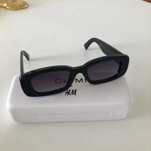 Chimi x h&m glasögon sparsamt använda i väldigt bra skick! Inga synliga repor el dylikt 🥰💕💞💘