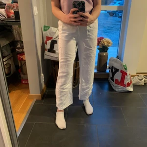 Vita linnebyxor  - Inte genomskinliga, sköna, svala, billiga, anvdvända 3-4 gånger. Inga fläckar, resår runt midjan. 