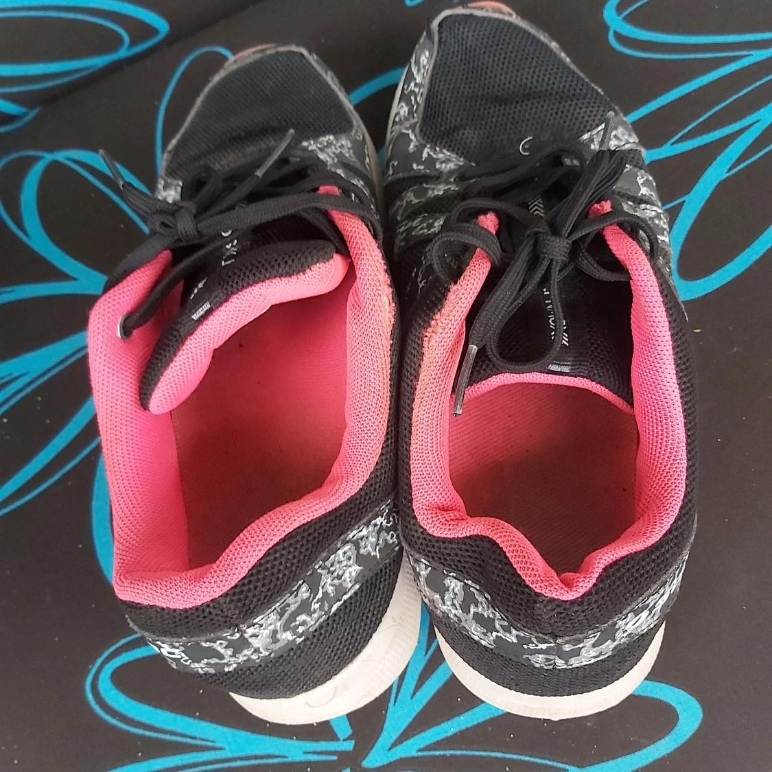 Snygga skor Stl 37 frakt fritt  - 90