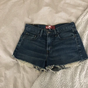 Levis shorts - Köpta från Sellpy, storlek ”M” passar mer som en XS/S. 