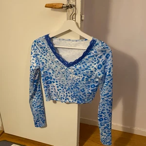 Lepoard tröja  - En fin sommar tröja i nyskick