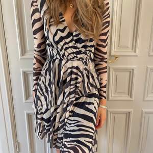 Klänning med zebra mönster 🦓 Passar xs-s