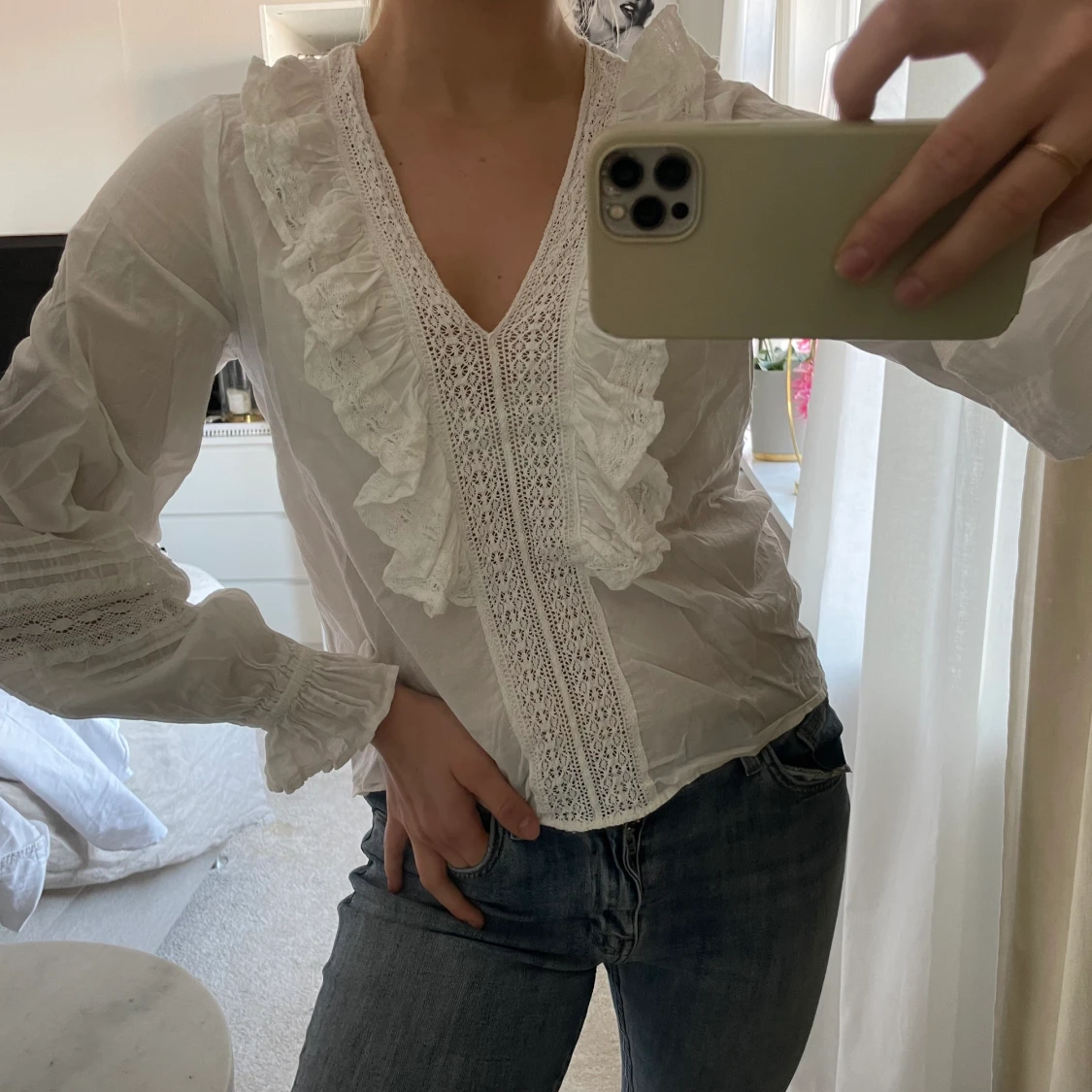 Jättefin blus med spets 🤍✨🌼 - 90