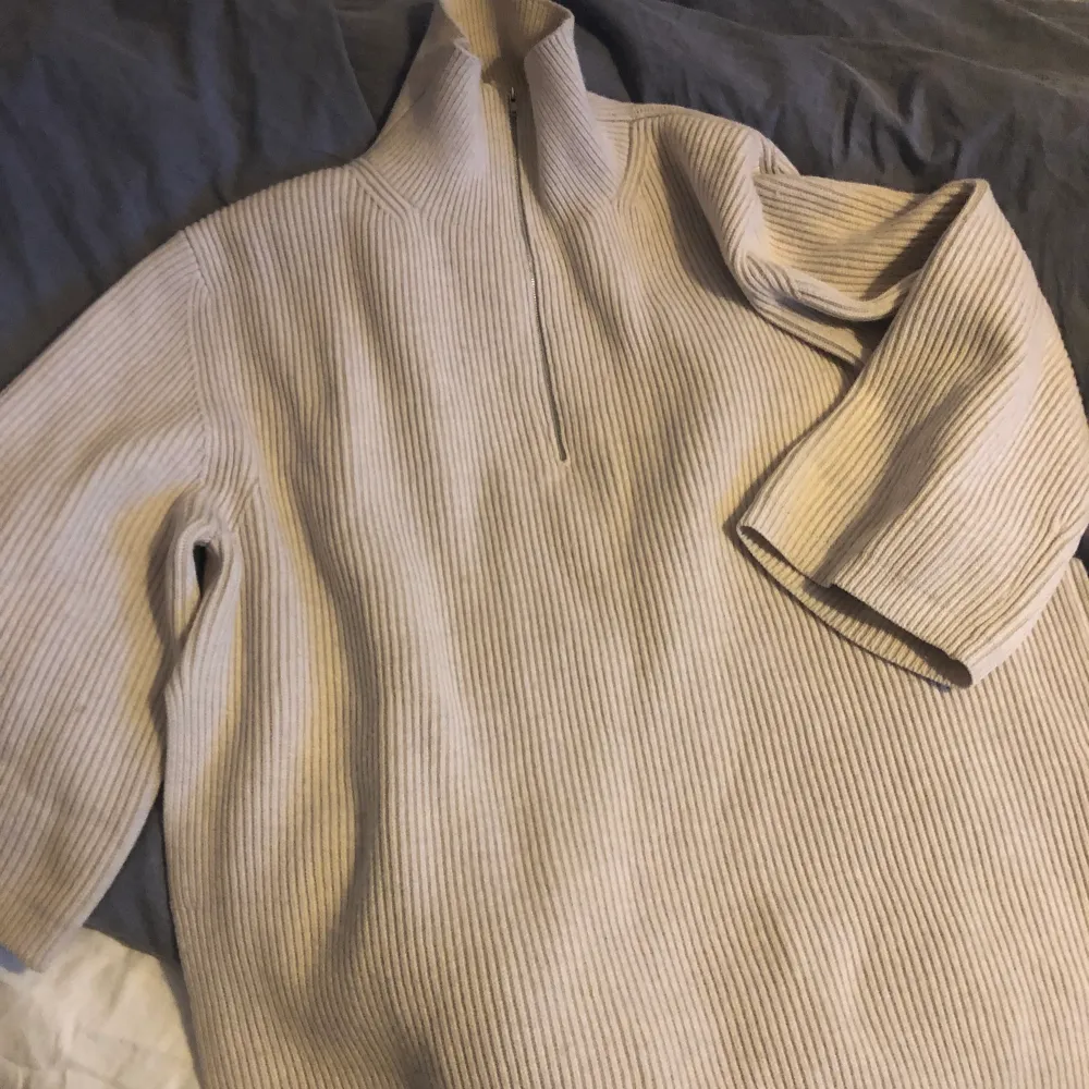 ❗️LÅNADE BILDER❗️Gör en intressekoll på denna fina tröjan från TOTEME strl S. Köpt för ca 1 år sedan på NK i Stockholm och är endast använd 2 gånger sedan dess. Nypris 4500kr. Är det någon som är intresserad så skriv på DM!. Tröjor & Koftor.