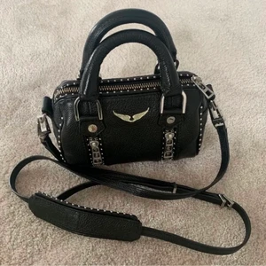 Zadig & Voltaire väska sunny nano - Säljer min knappt använda sunny nano väska då den inte kommer till användning.🤍