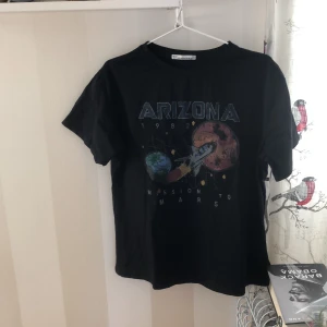 Oversized t shirt - Sitter oversized på mig som är mellan storlekarna XS-S🤍