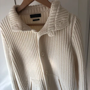 Daniele Fiesoli stickad tröja - Italiens stickad tröja med bästa kvalite😍 Köpt för 2499. Strl S. Använd 3 gånger. Skick 10/10. FÖRST TILL KVARN. Exl frakt. Vid frågor är det bara att skriva.