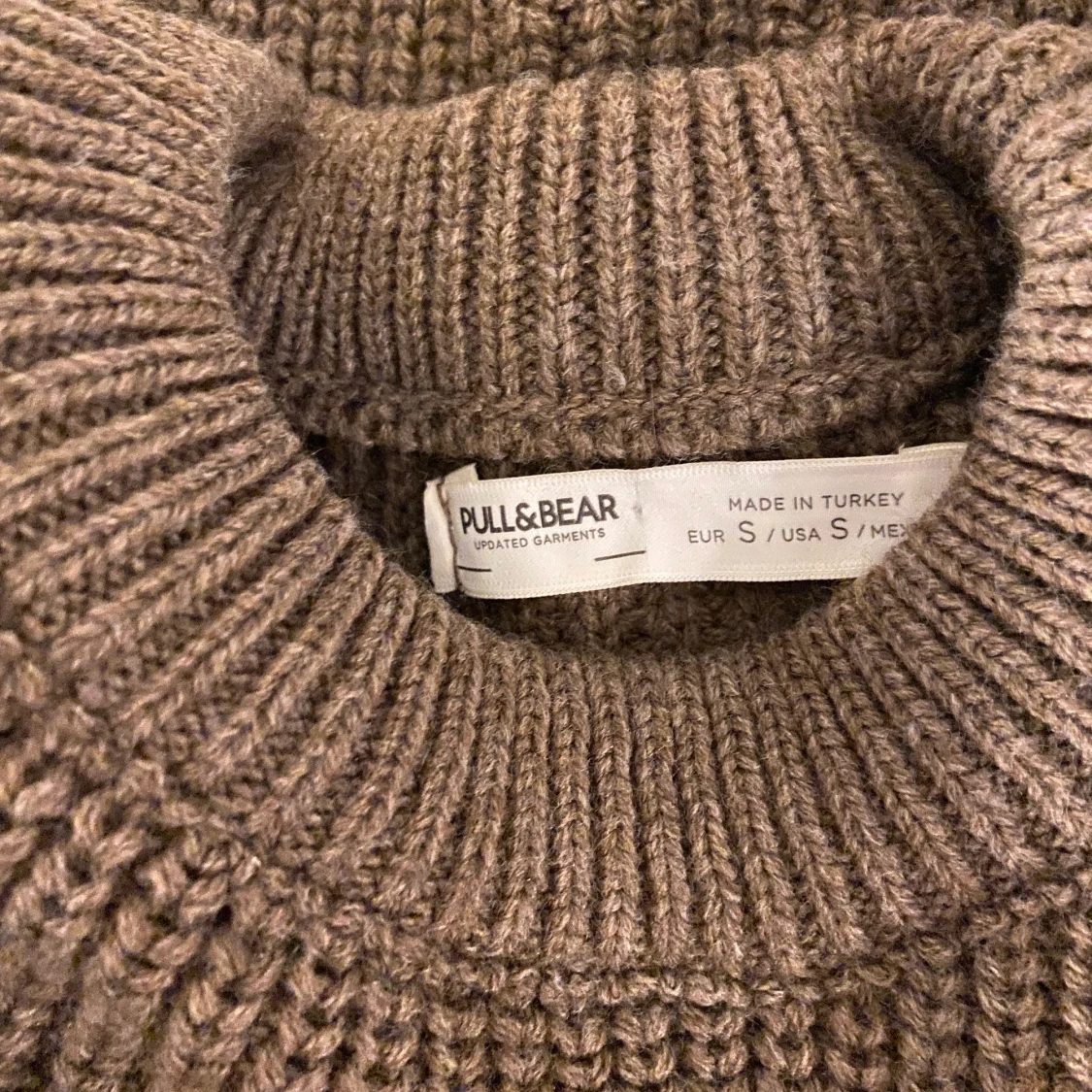 Brun stickad tröja - 90