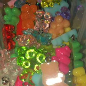 Gummi björnar i alla färger typ. 69 stycken