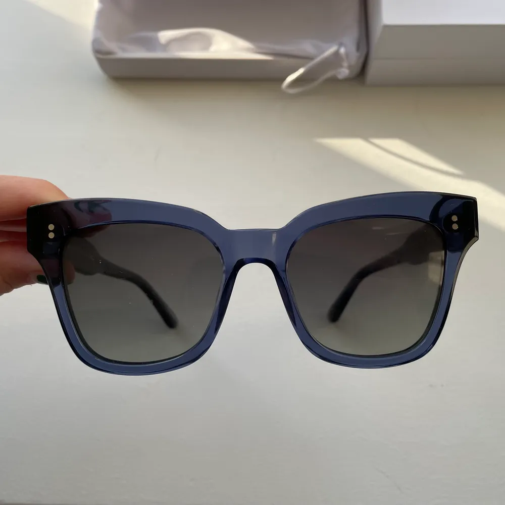 Säljer min helt oanvända solglasögon från chimi! De köptes för 3 veckor sen men var inte riktigt min stil. Dem är i färgen blue modell 07. Man får även med en chimi tygväska om man köper solglasögonen!😎. Accessoarer.