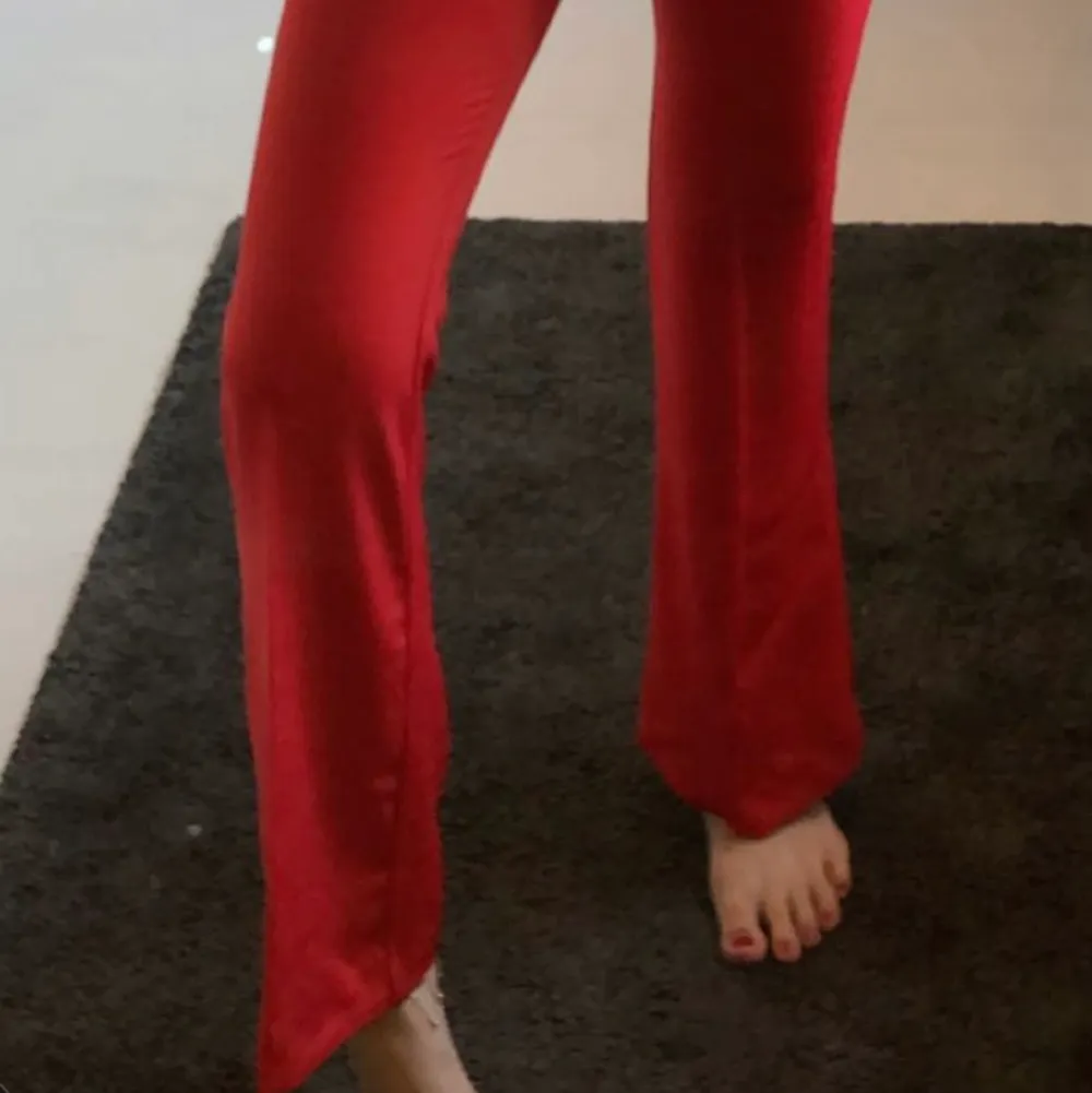 Röda kostymbyxor . Jeans & Byxor.