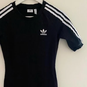 Adidas klänning - Intressekoll på min adidas klänning, Aldrig använd, pris +frakt, budgivning fram till 28/2