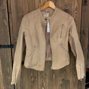 ”Skinnjacka” - Fake skinnjacka. Oanvänd. 