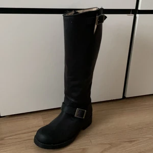 Johnny bulls st 39 - Använda men bra skick. Nypris från 1500kr