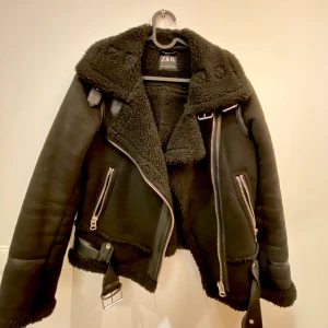 Zara jacka XS - Sparsamt använd 