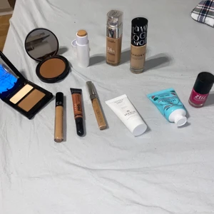 Se priser i beskrivning  - Kat Von D bronzer (medium) 150kr  Bobbi Brown (deep) 300kr  Milk foundation stick (honey) 200kr  Loreal true match (golden amber) 50kr  Sephora glow foundation (medium) 100kr Sephora conceler (soft tan) 50kr La girl conceler corrector 30kr Loreal true match conceler 40kr  Maria åkerberg salt scrub 30kr  Sephora handkräm 30kr  