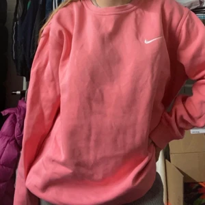 Nike vintage Spellout Sweater  - we sell vintage items , located in Germany.  write us if interested!! 💘