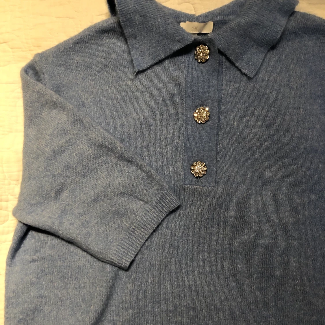 Ljusblå stickad ”T-shirt” - 90