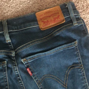 Levis jeans  - Supersnygga Levis jeans med Mycket bra passform. Stl 26. 
