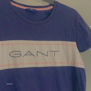 Gant tröja - Hara bara användt den några gånger, känns som en M för den är ganska bred. Skriv för mer information