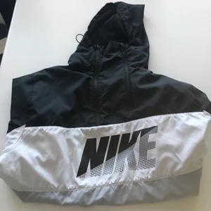 Nike windbreaker annorac - Vintage nike windbreaker med loose passform, storlek L     - condition 7,5/10                                                                                    - bud från 200 