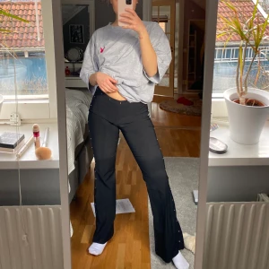 Jeans med nitar  - 40 kronor exkl frakt! 