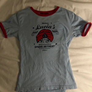 Baby tee - Jätte gullig baby tee som passar bra på mig me S. Fråga om ni har funderingar ❤️ frakt är 40kr