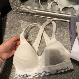 Calvin Klein  - Bh från Calvin Klein i storlek xs som är för liten på mig, väldigt fin och skön och framförallt snygg!!